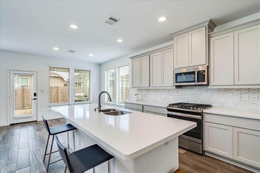 Building Photo - 101 Locklin Dr