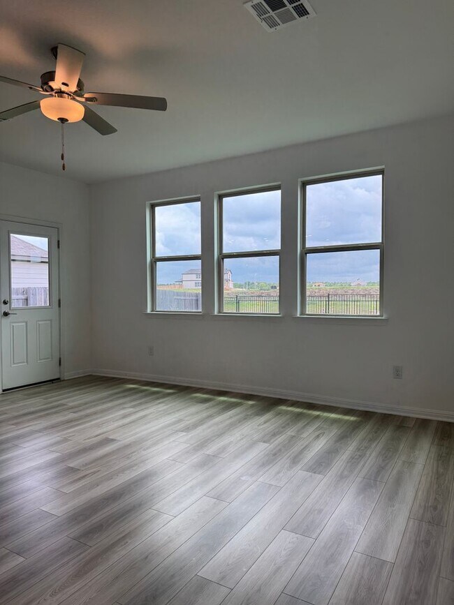 Building Photo - 4 BR/2.5BA | Newly Renovated Single Family Home | 1-Car Covered Parking | Gated backyard