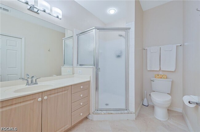 Building Photo - 14550 Glen Cove Dr