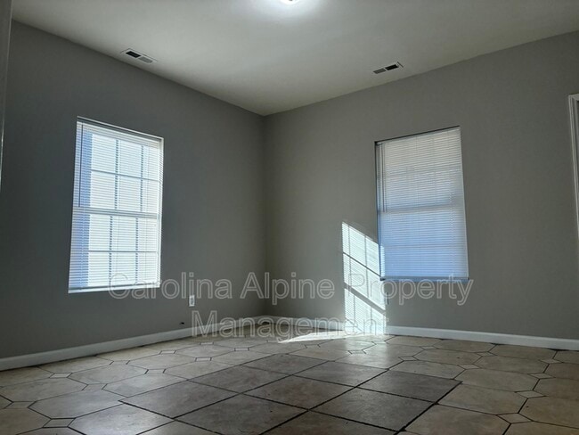 Building Photo - 110 N Webb St