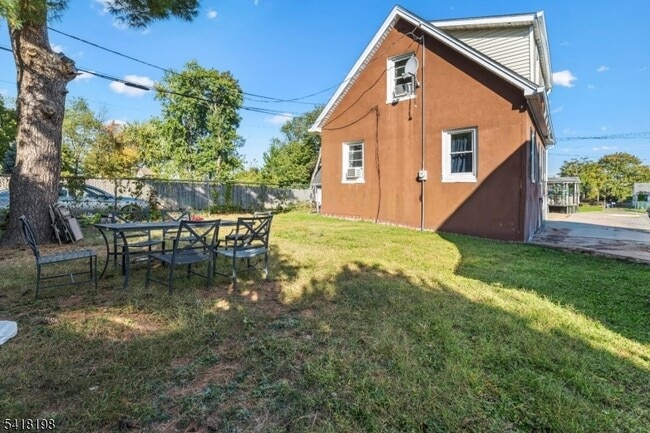 Building Photo - 120B Little Pl