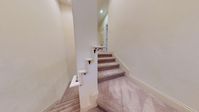 Building Photo - 4/3.5 TOWNHOME VILLA in Waterstone-Davenport