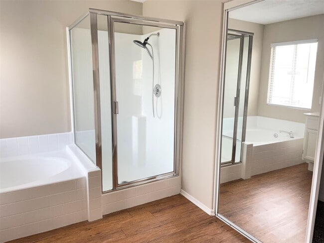 Building Photo - Holiday Move In Special!!