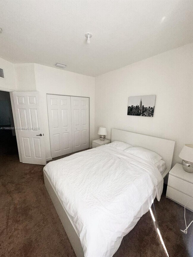 Building Photo - 11958 SW 151 Ave