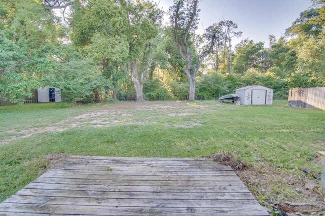 Building Photo - 8111 Stonebrook Dr