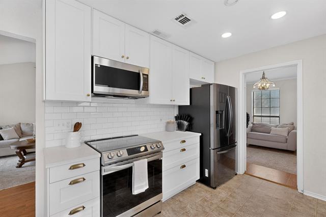 Building Photo - 594 King Cir