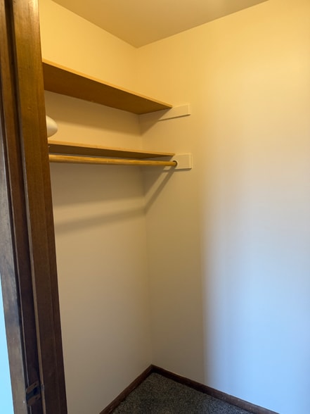 Building Photo - 729 Oakdale Ave