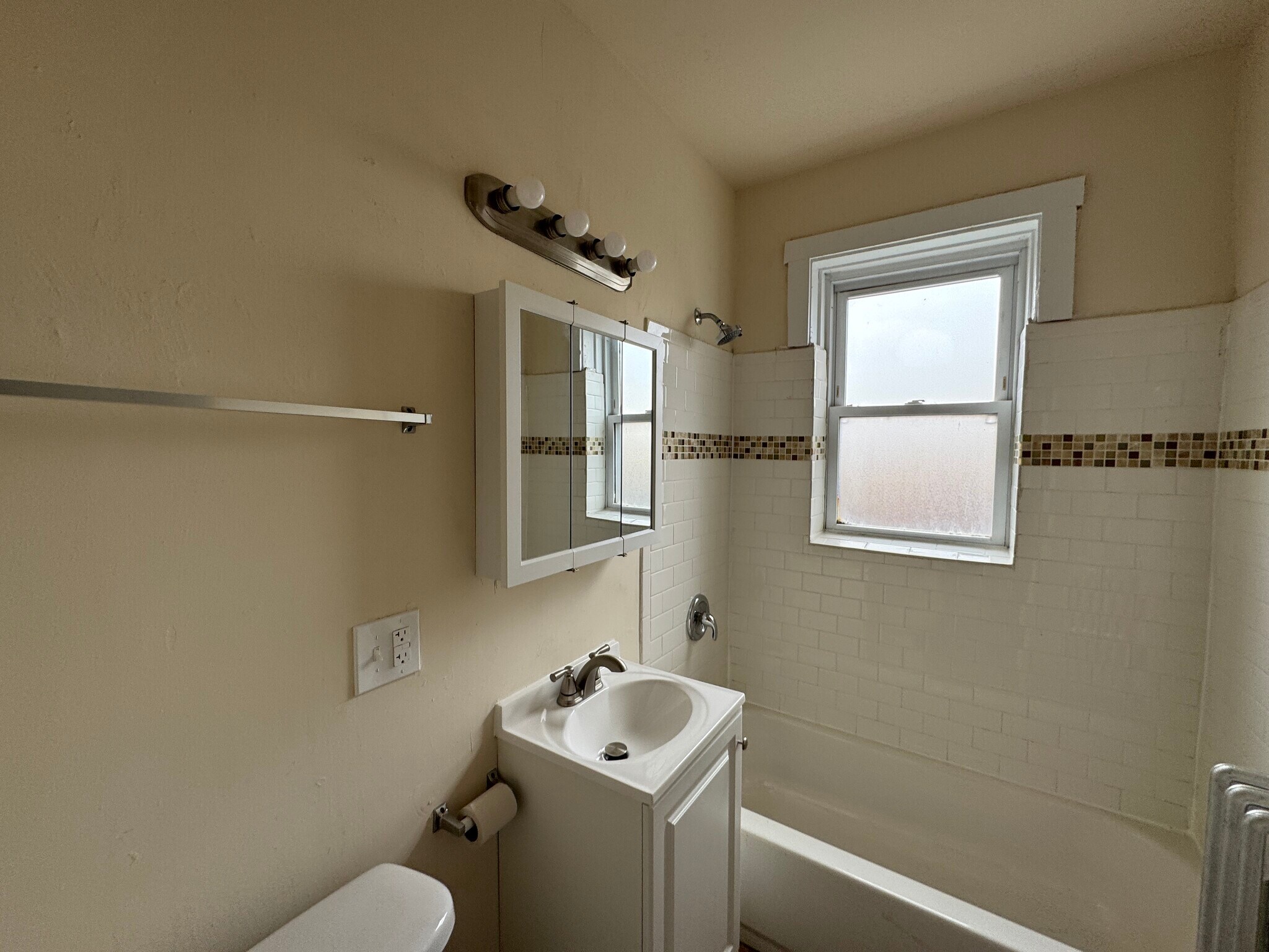 Building Photo - 2043 N Cicero Ave