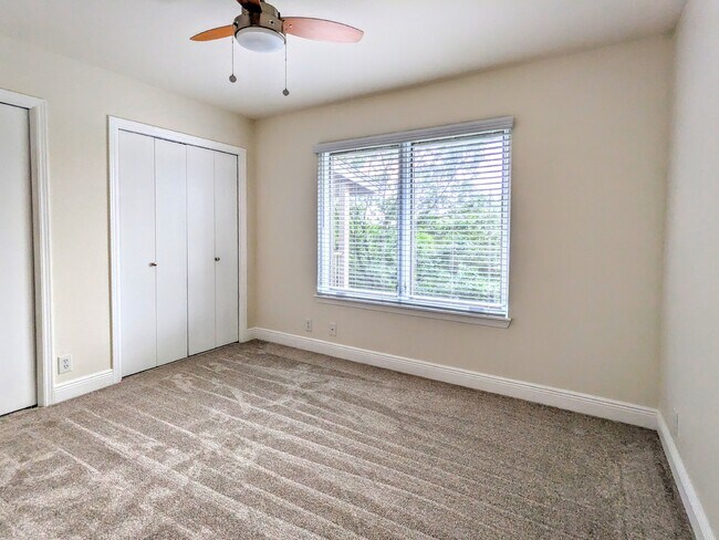 Building Photo - 6815 Bayridge Ter