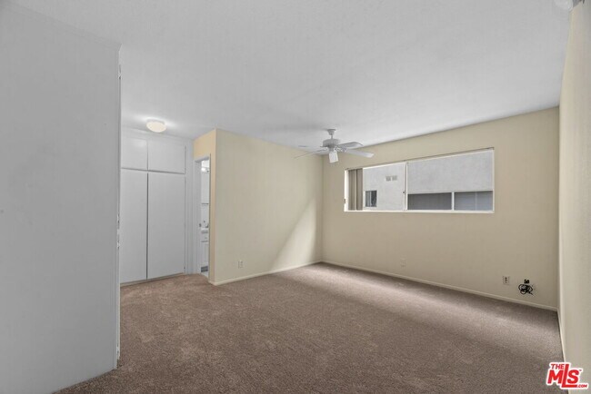 Building Photo - 18555 Collins St