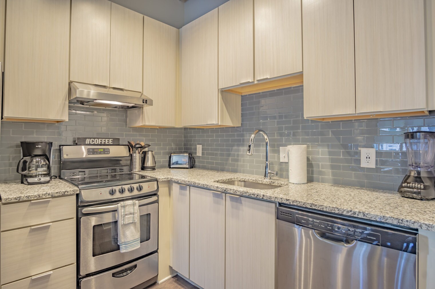 Building Photo - 550 W Peachtree St NW