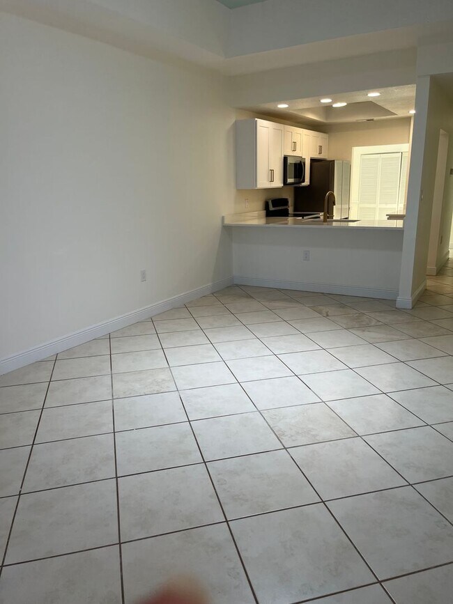 Building Photo - 752 S Orlando Ave