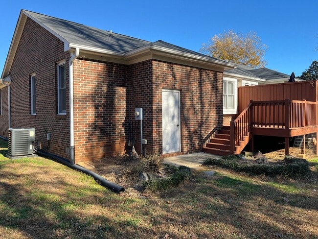 Building Photo - ****** $200 OFF FIRST FULL MONTH OF RENT!! ******