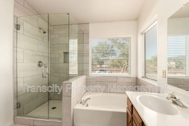 Building Photo - 3722 E Long Lake Rd