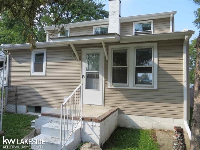 Building Photo - 18270 Sycamore St