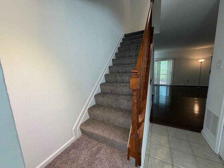 Building Photo - 6122 Little Foxes Run