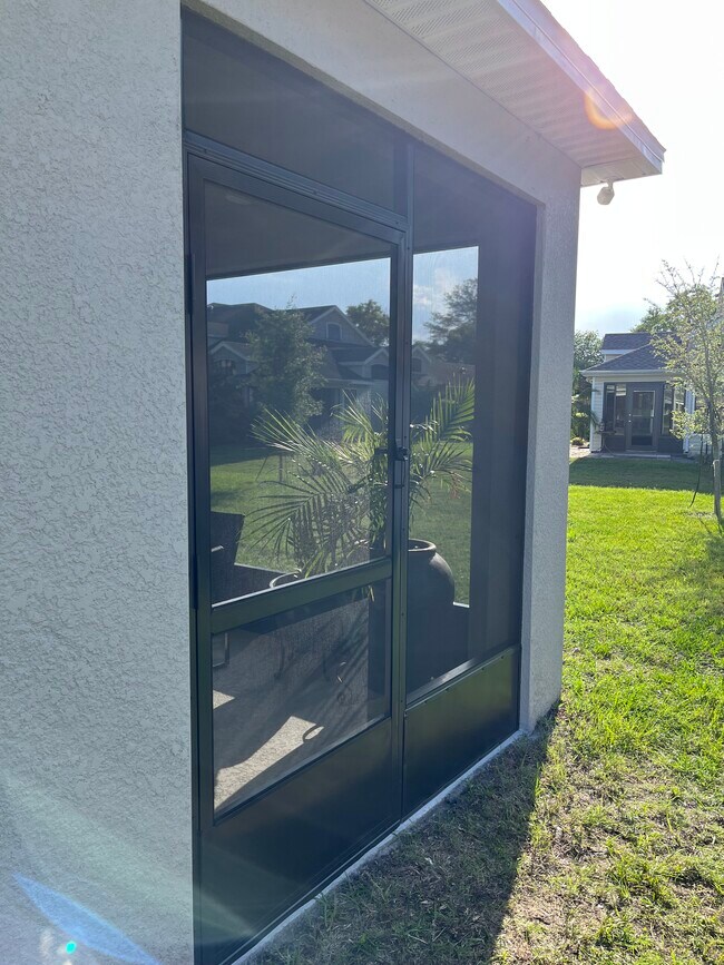 Building Photo - 2917 Canary Ln