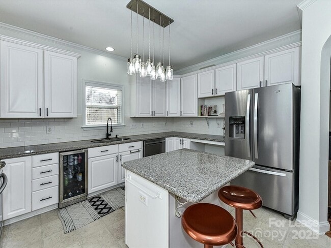 Building Photo - 6915 Pleasant Dr