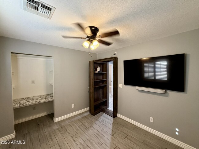 Building Photo - 5022 E Salinas St