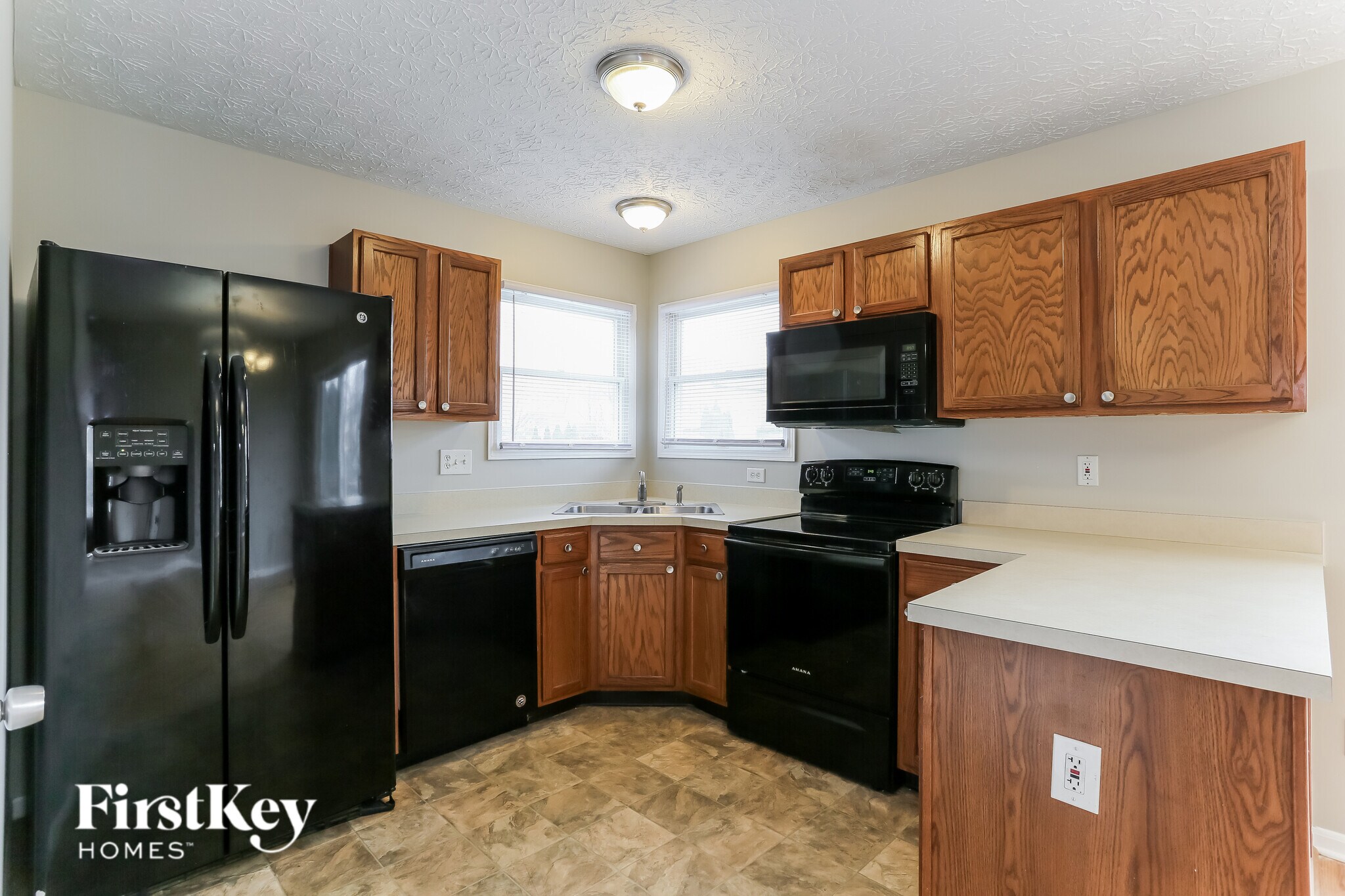 Building Photo - 5842 Rothrock Ct
