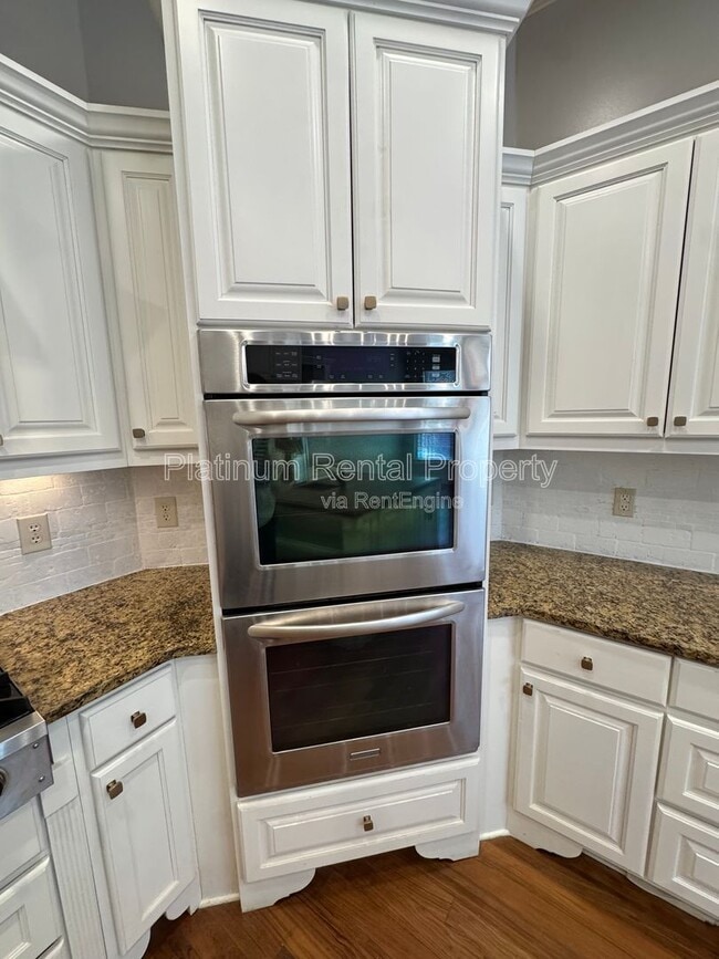 Building Photo - 1811 Traditions Way