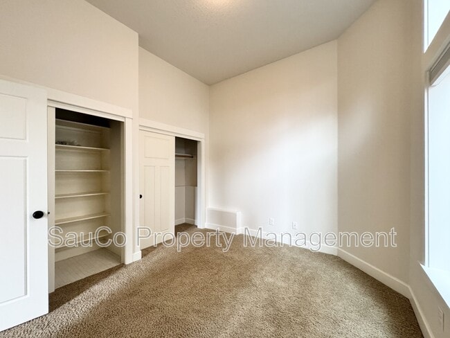 Building Photo - 3340 SW 12th Ave