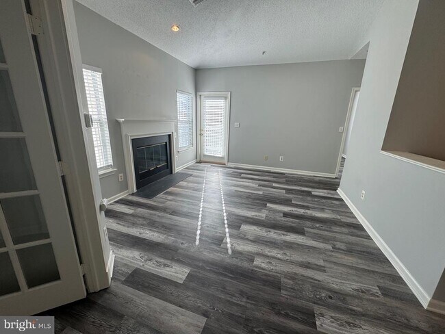 Building Photo - 1716 Lake Shore Crest Dr