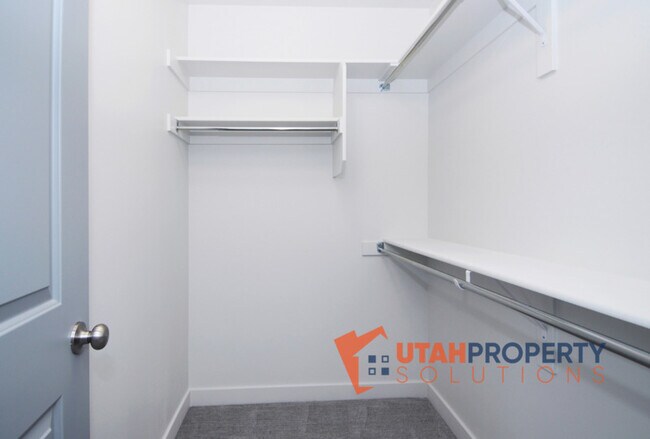 Building Photo - 962 W 500 S