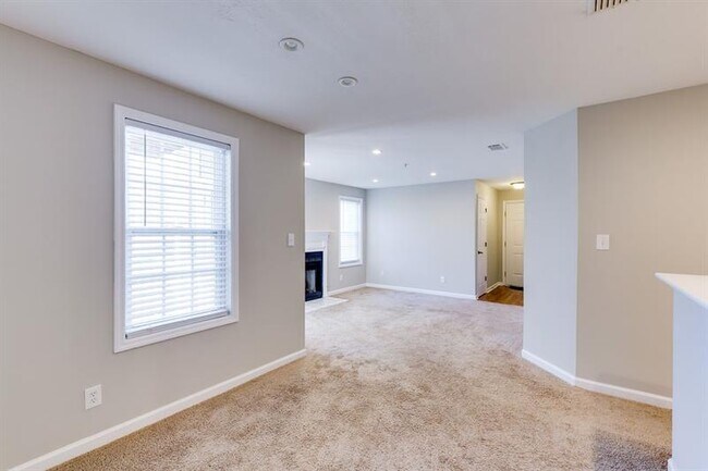 Building Photo - 5670 River Heights Crossing SE