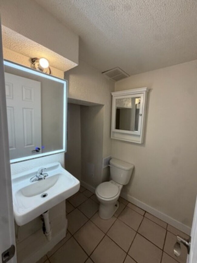 Building Photo - Spacious 5 Bedroom Home Near UNC with Large Yard & Off-Street Parking