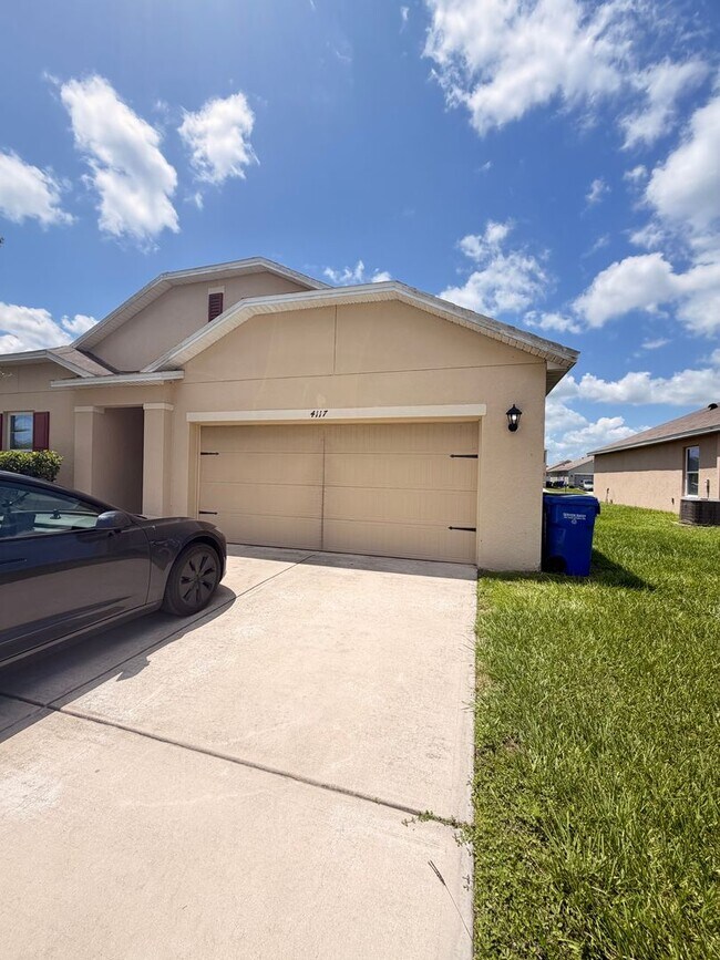 Building Photo - 4 Bedroom, 2 bathroom, spacious home in Winter Haven ...