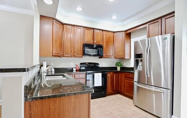 Building Photo - 250 E Delaware Ave