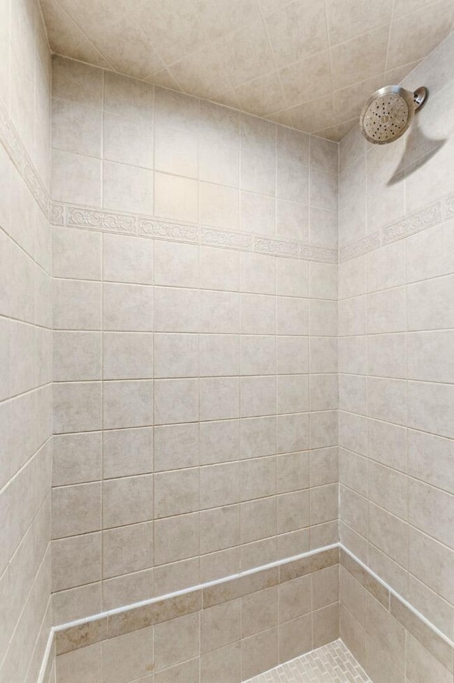 Building Photo - 2431 Heron Terrace