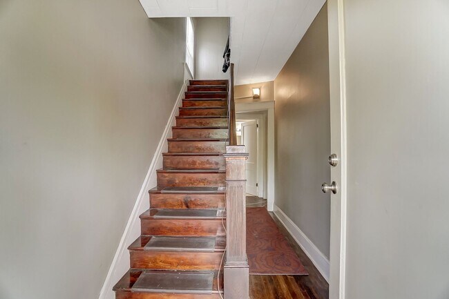 Building Photo - 350 Volkert St