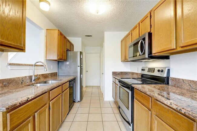 Building Photo - 6102 Parkwood Dr