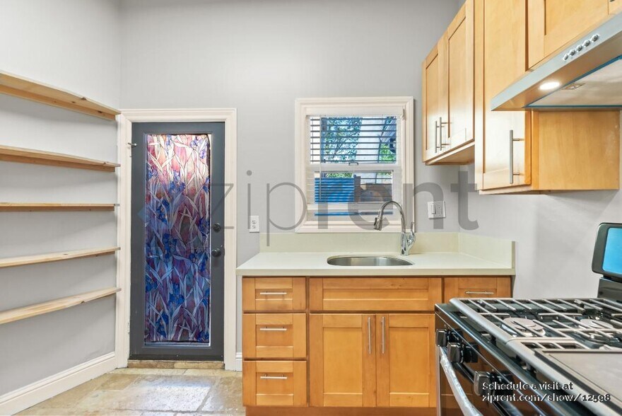 Building Photo - Unit A