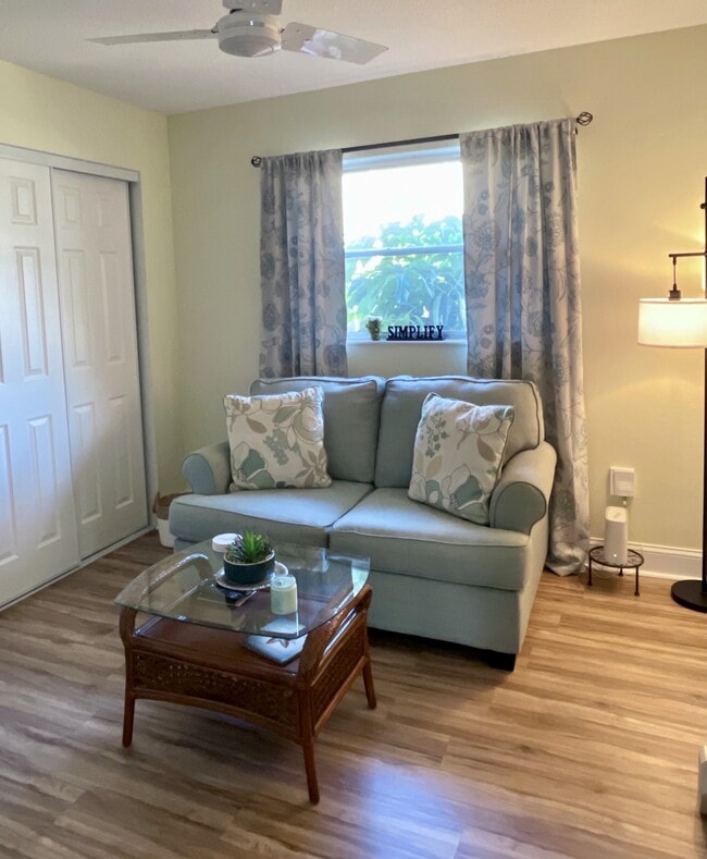 Building Photo - 625 Paula Ave