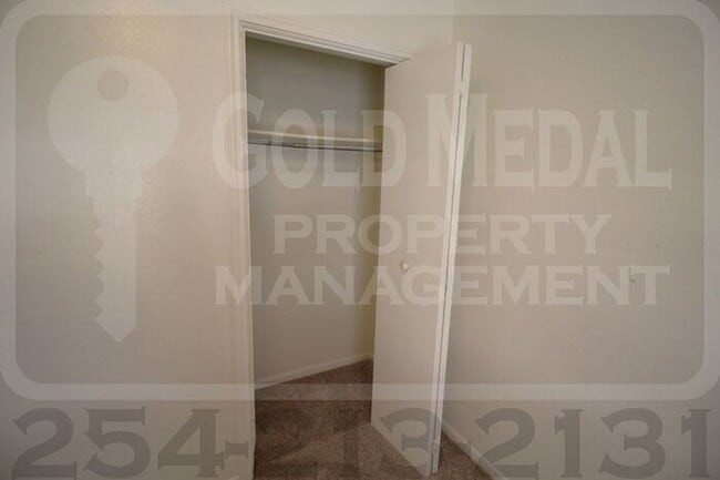 Building Photo - 1803 Cedarhill Dr