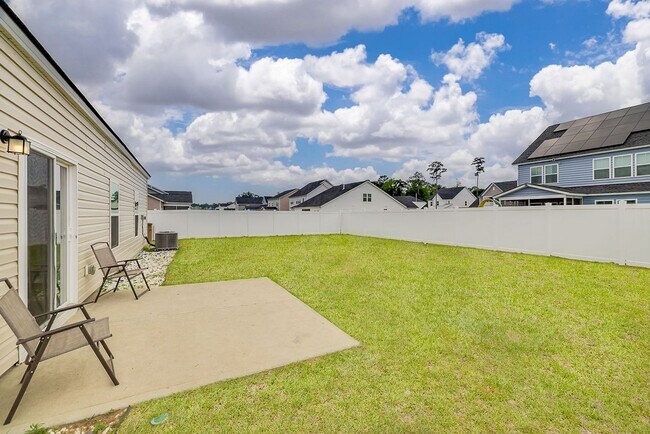Building Photo - Spacious 4BR Home in Rincon with Fenced Yard & Modern Comforts