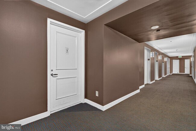 Building Photo - 100 Harborview Dr