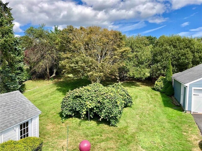 Building Photo - 673 Aquidneck Ave
