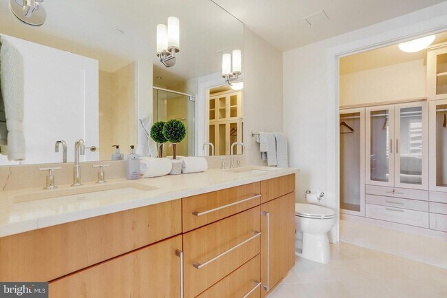 Building Photo - 1111 19th St N