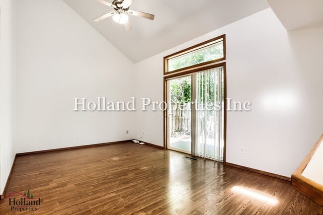 Building Photo - 18215 SW Longacre St