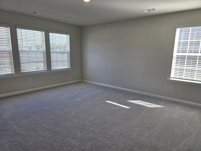 Building Photo - 5501 Hydrangea St