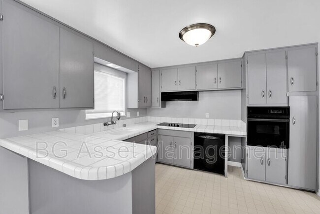 Building Photo - 6249 Highland Ave
