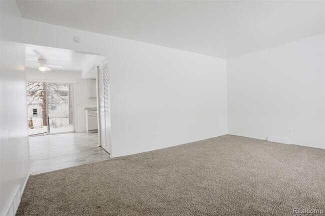 Building Photo - 6627 Orange Ln