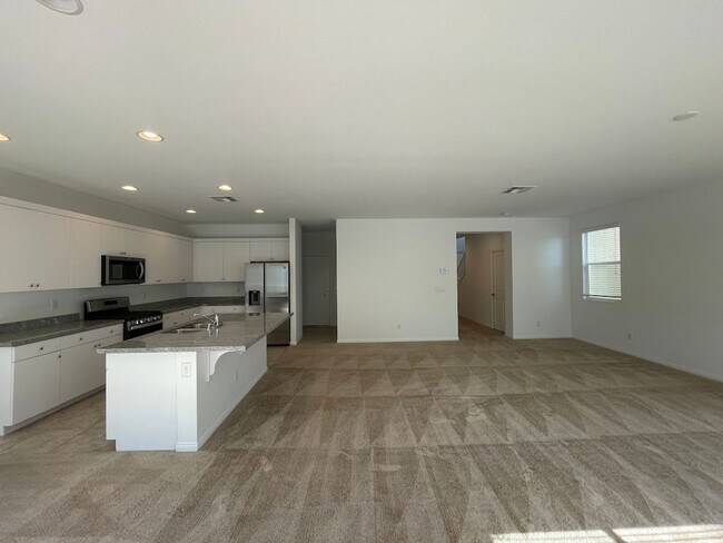 Building Photo - Gated Southern Highlands Community - Versi...