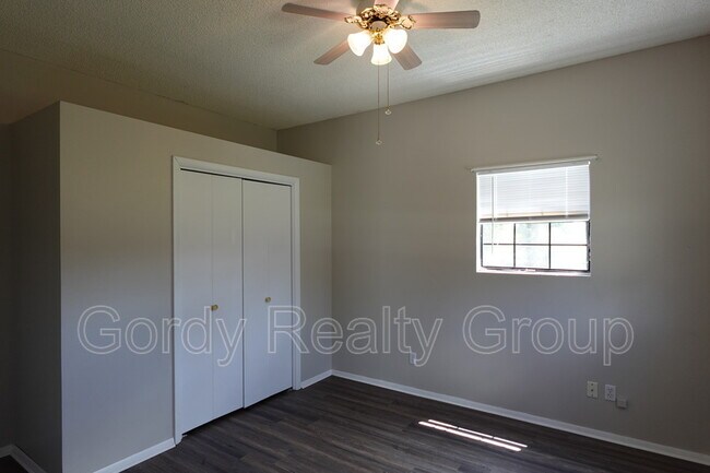 Building Photo - 5122 Presidents Cir