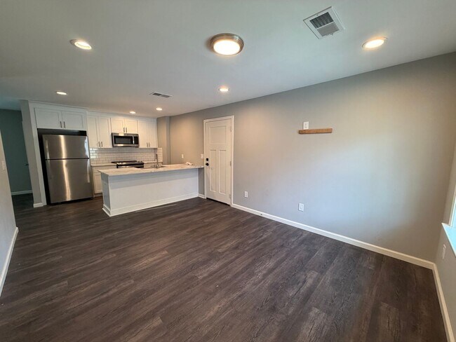 Building Photo - Charming 4/2.5 House in Armuchee- $1,995