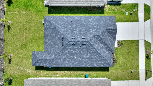 Building Photo - Beautiful Newer Build! Pet-Friendly 4-Bedr...